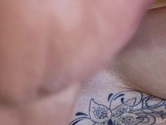 Rubia, Corridas faciales, Tatuaje